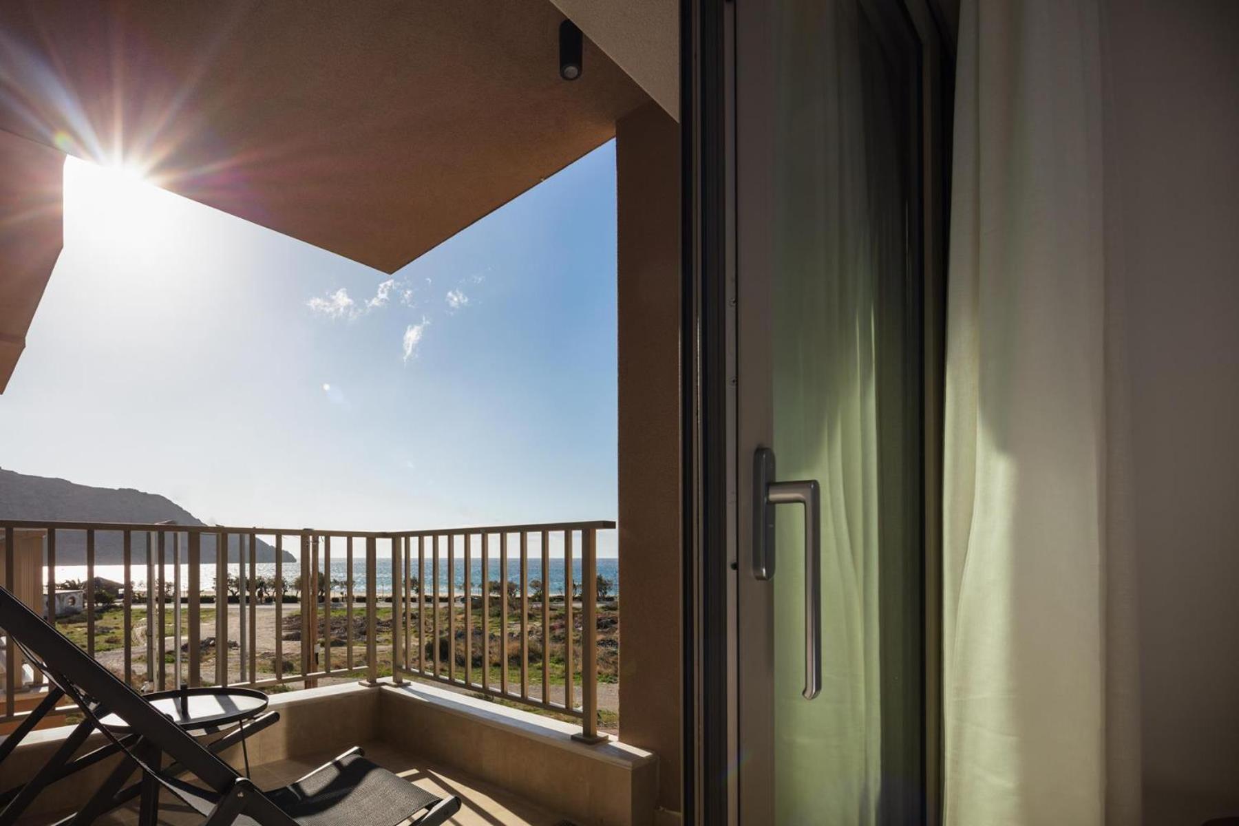 פלאקיאס Ririka Beach Living, New Feel-At-Home Luxury Suites מראה חיצוני תמונה